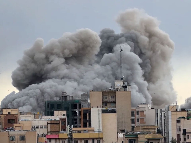 İran'a saldırılarda 2 bin 76 kişi hayatını kaybetti