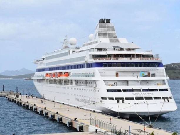 Bodrum'a sezonun ilk kruvaziyeri demirledi