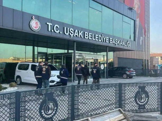 Uşak Belediyesi'ne ikinci dalga operasyon: 25 kişi gözaltına alındı!