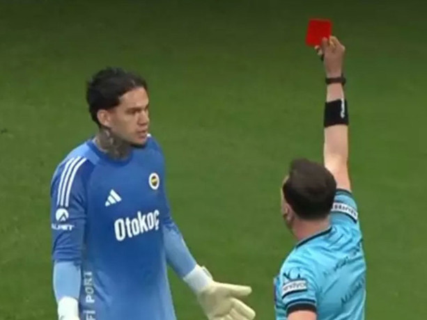 Fenerbahçe'de Ederson ile hakem Yasin Kol kafa kafaya geldi! Kırmızı kartla atıldı