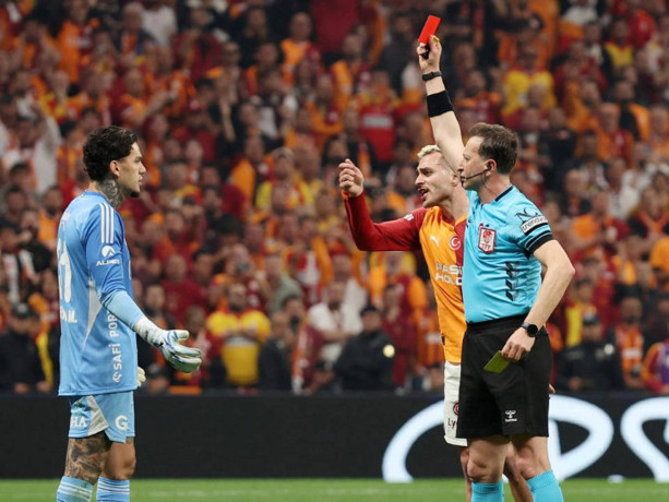 Derbide kırmızı kart gören Ederson'dan açıklama: Fenerbahçe taraftarının hedefindeki isim