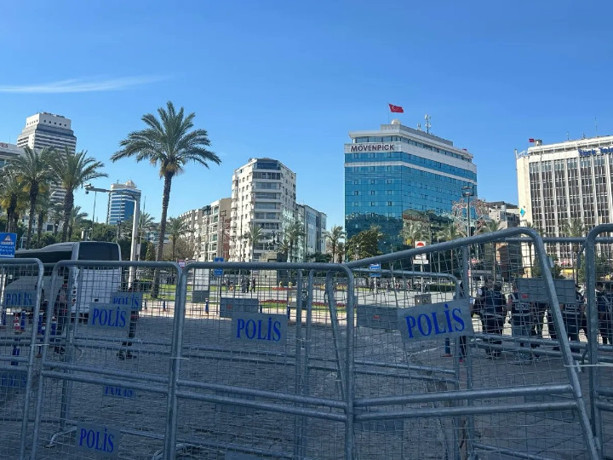 Özgür Özel Cumhuriyet Meydanı'nda miting yapacaktı: İzmir Valiliği'nden yasak!