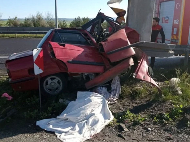 Feci trafik kazası! Evli çift öldü, çocukları ağır yaralı