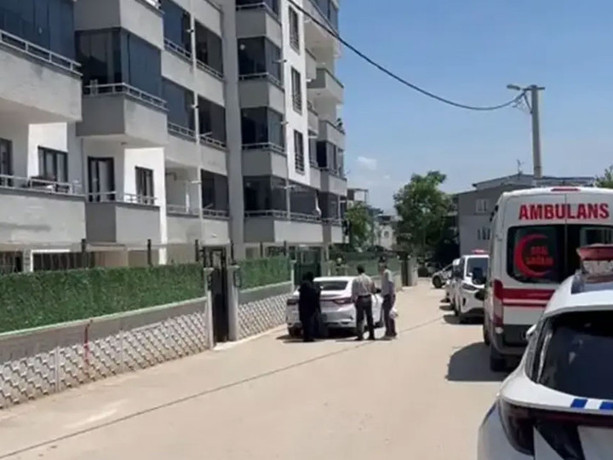 Bursa'da boşanmak isteyen kadın çocuğun gözü önünde katledildi