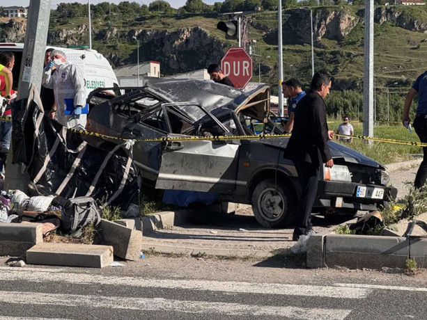 Kayseri'de feci kaza! Üç kişi öldü, 5 yaralı