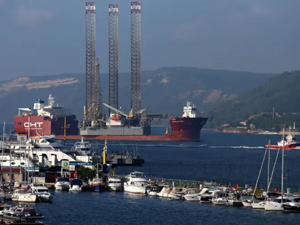 İstanbul ve Çanakkale Boğazı'ndan gemi geçiş ücretlerine zam