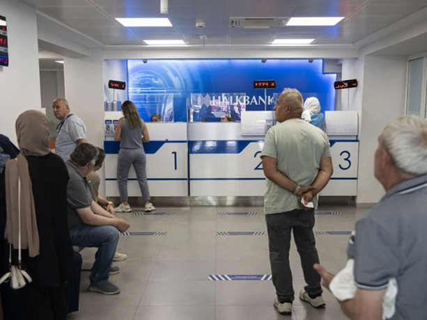 TOKİ'nin açık satış kampanyası başladı! Ankara'daki bankalarda "başvuru" yoğunluğu
