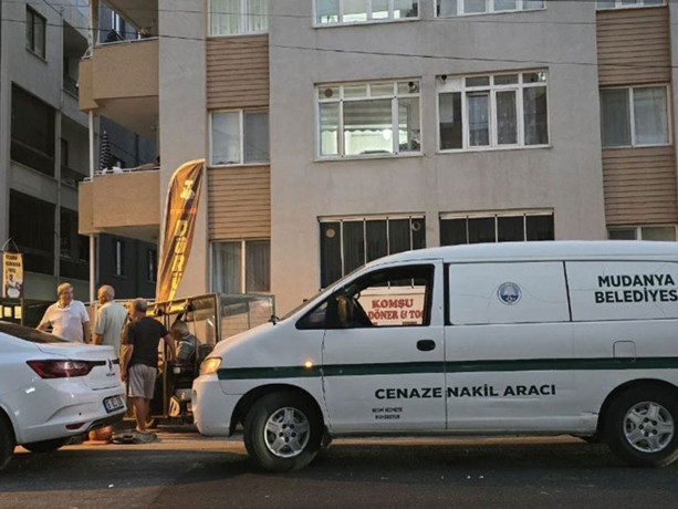 Kocası balkondayken salonda öldürüldü! Kan donduran olay