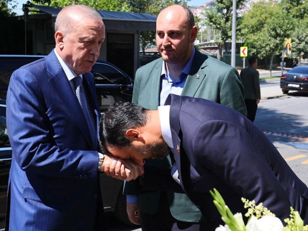 Cumhurbaşkanı Erdoğan, AK Parti İstanbul İl Başkanlığını ziyaret etti