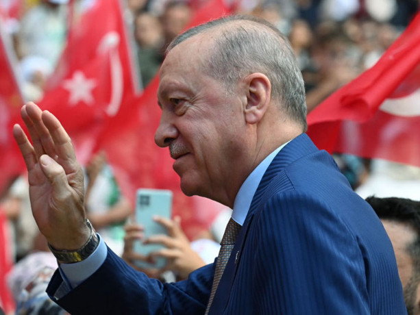 Cumhurbaşkanı Erdoğan: Geçmişteki gibi gençleri kirli oyunlarına alet edemezler