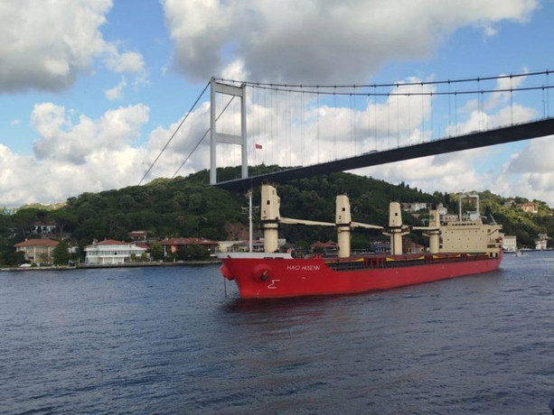 İstanbul Boğazı'nda arızalanan gemi çekildi, trafik yeniden açıldı
