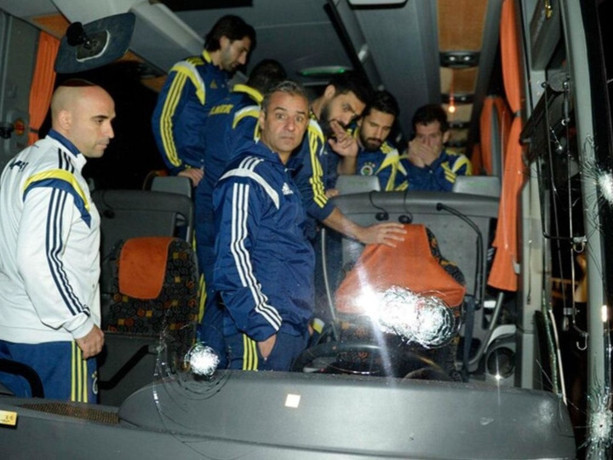 Bakan Gürlek açıkladı: Fenerbahçe otobüsü saldırısında 5 gözaltı kararı