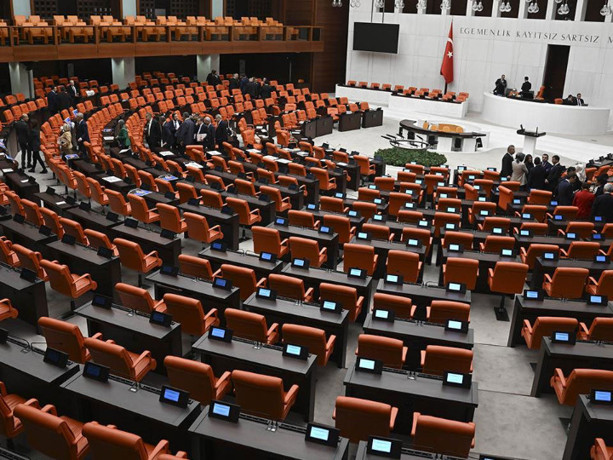 Meclis'te sandalye dağılımı değişti: AK Parti'nin vekil sayısı 280 oldu