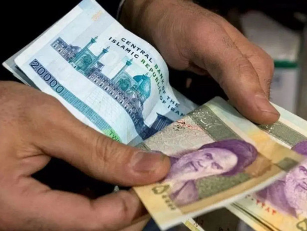 ABD doları, İran tümeninin karşısında tarihi zirveye ulaştı
