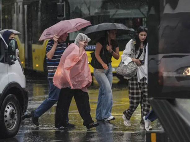İstanbul'da sonbahar provası. Hava bir anda soğuyacak, sağanak bastıracak