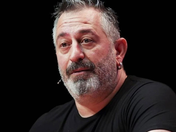 Komedyen Cem Yılmaz hastaneye kaldırıldı!