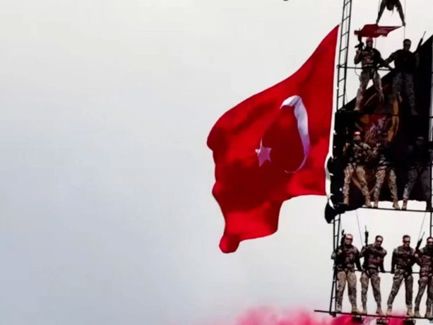 30 Ağustos İstanbul'da coşkuyla kutlandı! 15 gemi İstanbul Boğazı'ndan geçti