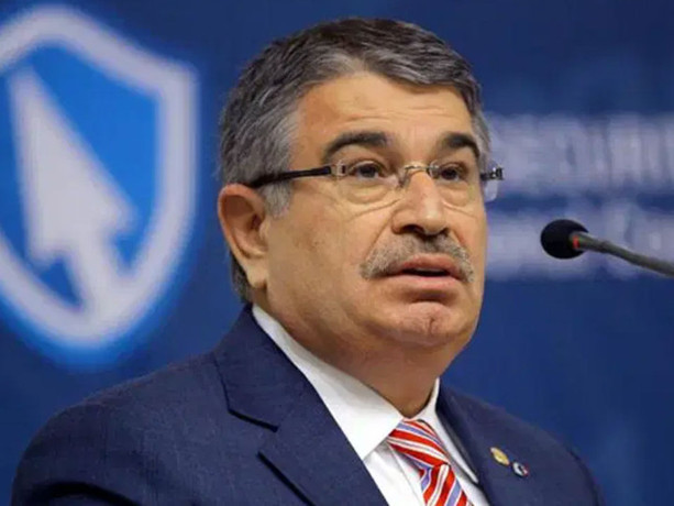 Eski bakana yurt dışına çıkış yasağı! 'Çakarlı' aracı bin liraya kiraya vermiş