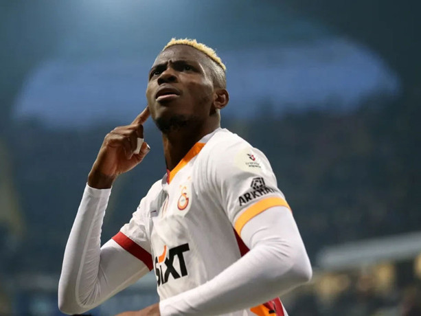 Galatasaray'da Victor Osimhen şoku. Maça devam edemedi