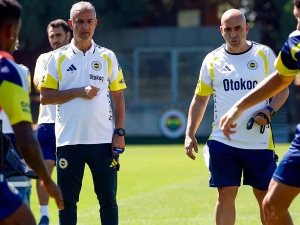 Ve Fenerbahçe beklenen kareyi paylaştı! İsmail Kartal takımın başında antrenmana çıktı