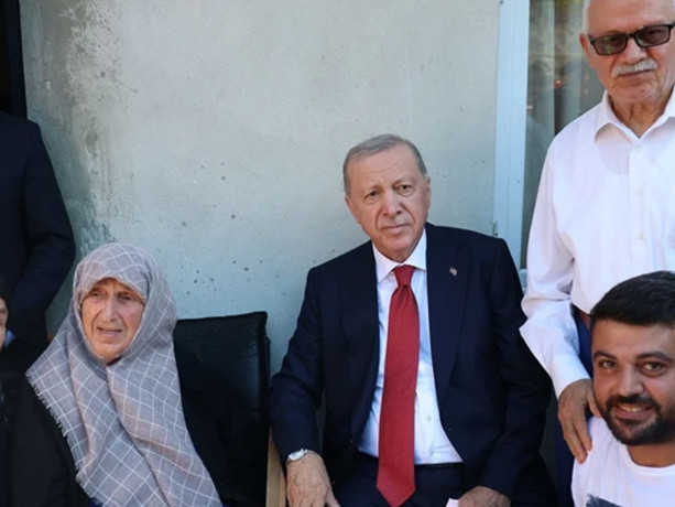 Cumhurbaşkanı Erdoğan, Rize'de komşularını ziyaret etti