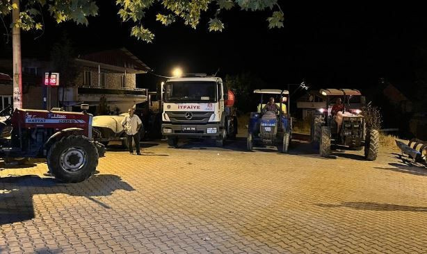 Bursa’da ekipler ve gönüllüler, sınıra yaklaşan yangın nedeniyle teyakkuzda - Resim: 2