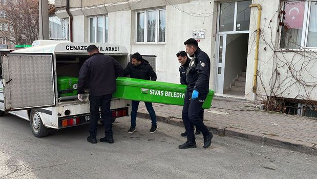Sivas'ta evinde ölü bulunan kişinin 7 arkadaşı gözaltına alındı - Resim : 1