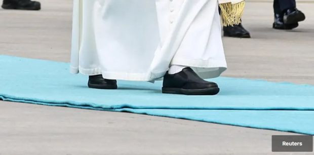 Papa'nın ziyaretindeki semboller: İlk milli maç ilk yurtdışı ziyaret ve siyah ayakkabılar - Resim : 2