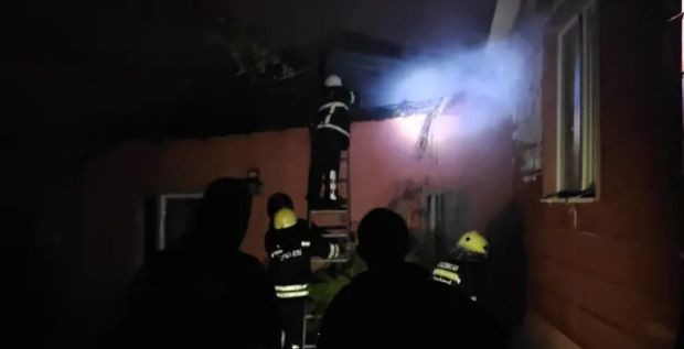 Erzincan'da can pazarı: Dört kişilik aile alevlerin ortasında kaldı - Resim : 1