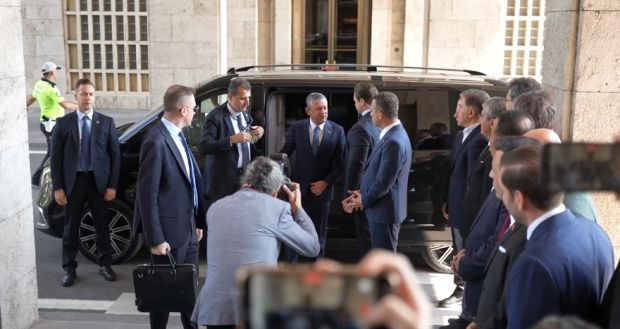 CHP'de iki ayrı grup toplantısı: Kılı&ccedil;daroğlu Genel Merkez'de, &Ouml;zel Meclis'te - Resim : 3