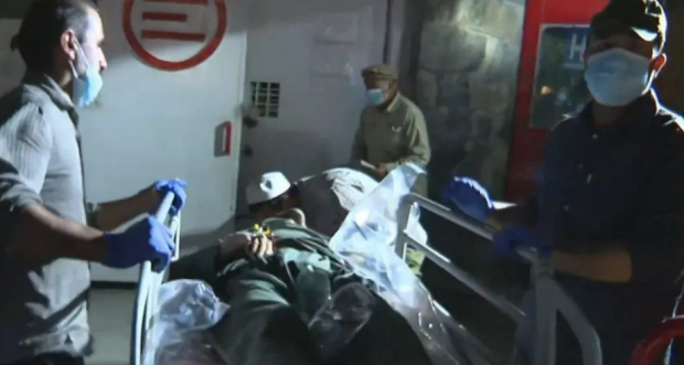 Afganistan'ın başkenti Kabil'de peş peşe patlamalar: 13'ü ABD askeri 110 ölü - Resim : 4