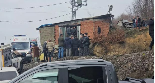 Zonguldak'ta maden ocağında g&ouml;&ccedil;&uuml;k. Bir iş&ccedil;i kurtarıldı, iki iş&ccedil;inin cansız bedenlerine ulaşıldı - Resim : 1