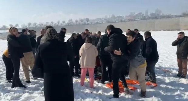 Sahipsiz köpekler 12 yaşındaki kızın boğazını parçaladı: Yaşam mücadelesini kaybetti - Resim : 1