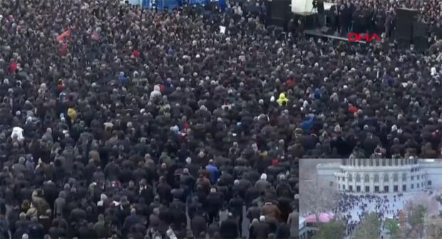 Ermenistan ordusu Başbakan Paşinyan ve hükümetin istifasını talep etti! - Resim : 1