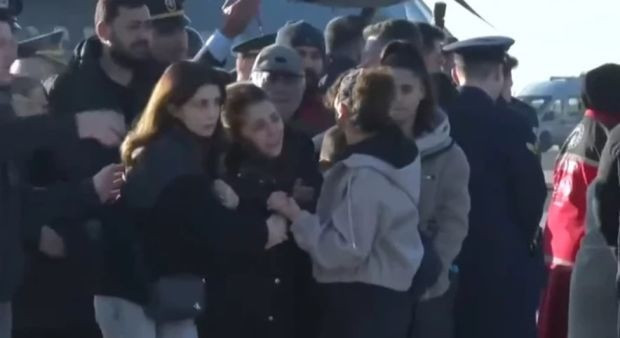 Türkiye kahraman şehitlerini uğurluyor... Şehitlerimize gözyaşları içinde veda - Resim : 3