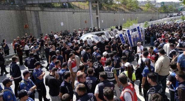 Taksim'deki CHP töreninde dikkat çeken an: Özgür Çelik var, Gürsel Tekin yok! - Resim : 5