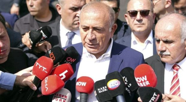 Taksim'deki CHP töreninde dikkat çeken an: Özgür Çelik var, Gürsel Tekin yok! - Resim : 4