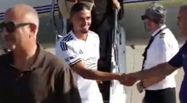 Beşiktaş'ın yeni transferi Taylan Bulut İstanbul'a geldi! İşte ilk görüntüler - Resim : 2