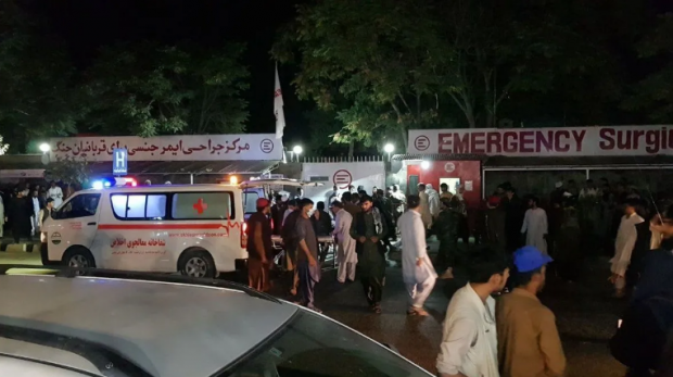 Afganistan'ın başkenti Kabil'de peş peşe patlamalar: 13'ü ABD askeri 110 ölü - Resim : 3