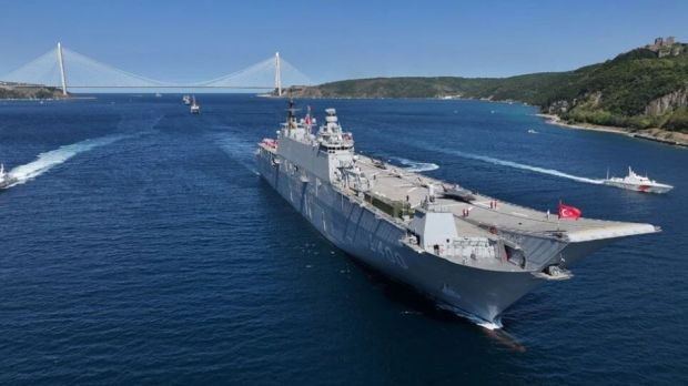 Büyük gurur: Mavi Vatan'ın Muhafızları İstanbul Boğazı'nda... Cumhurbaşkanı Erdoğan Türk donanmasını selamladı - Resim : 1