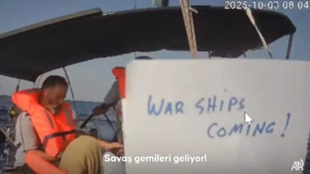 İsrail'den Sumud Filosu'na baskın: Marinette teknesi ile bağlantı kesildi - Resim : 1