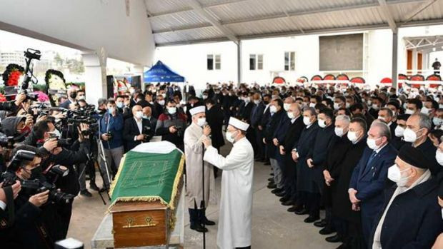 Adalet Bakanı Gül'ün annesi son yolculuğuna uğurlandı - Resim : 1