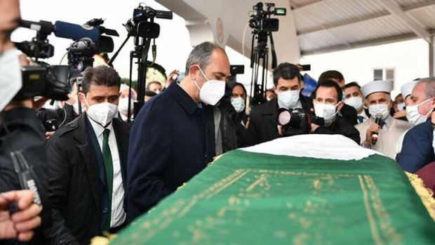 Adalet Bakanı Gül'ün annesi son yolculuğuna uğurlandı - Resim : 2