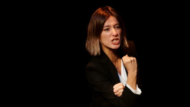 Tiyatro -16 ilk kez ‘Prima Facie’ ile seyirci karşısına çıkıyor - Resim : 1