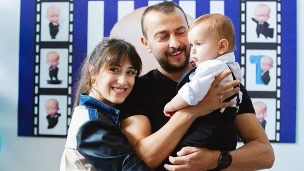 Hazal Kaya ikinci kez virüse yakalandı: Evdeki herkes pozitif - Resim : 1