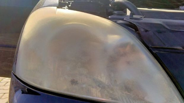 Şeker + limonun sihirli gücü; Sararmış araba farklarını yeni gibi yapıyor - Resim : 1