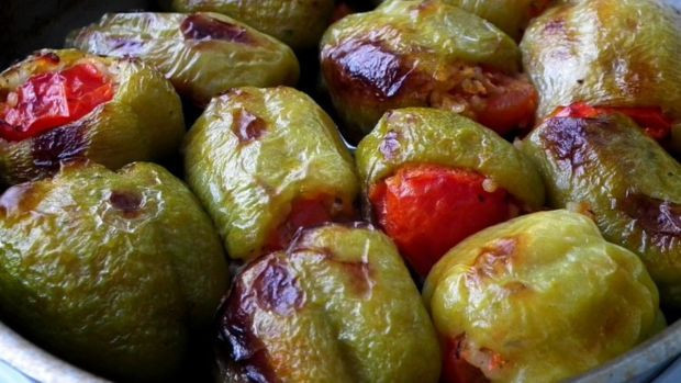 Biber dolmasını yıllarca yanlış yapmışız. Esasında en doğrusu buymuş. Biber dolması böyle pişirilmeli - Resim : 1