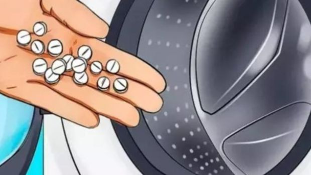 Çamaşır makinesine bir adet aspirin atın! Deterjanların bile çıkaramadığı lekenin canına okuyor - Resim : 1