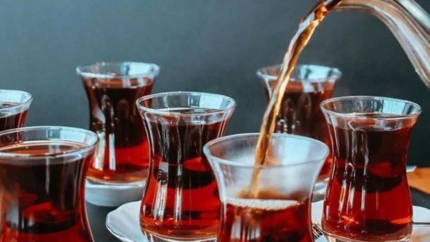 Çay demlerken acısını almanın püf noktası: 1 tatlı kaşığı eklemek yetiyor - Resim : 2