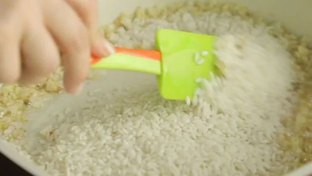 Asla dağılmayan ve lapa olmayan zeytinyağlı biber dolmasının pişirme tekniği! Besin değeri asla yok olmuyor - Resim : 1